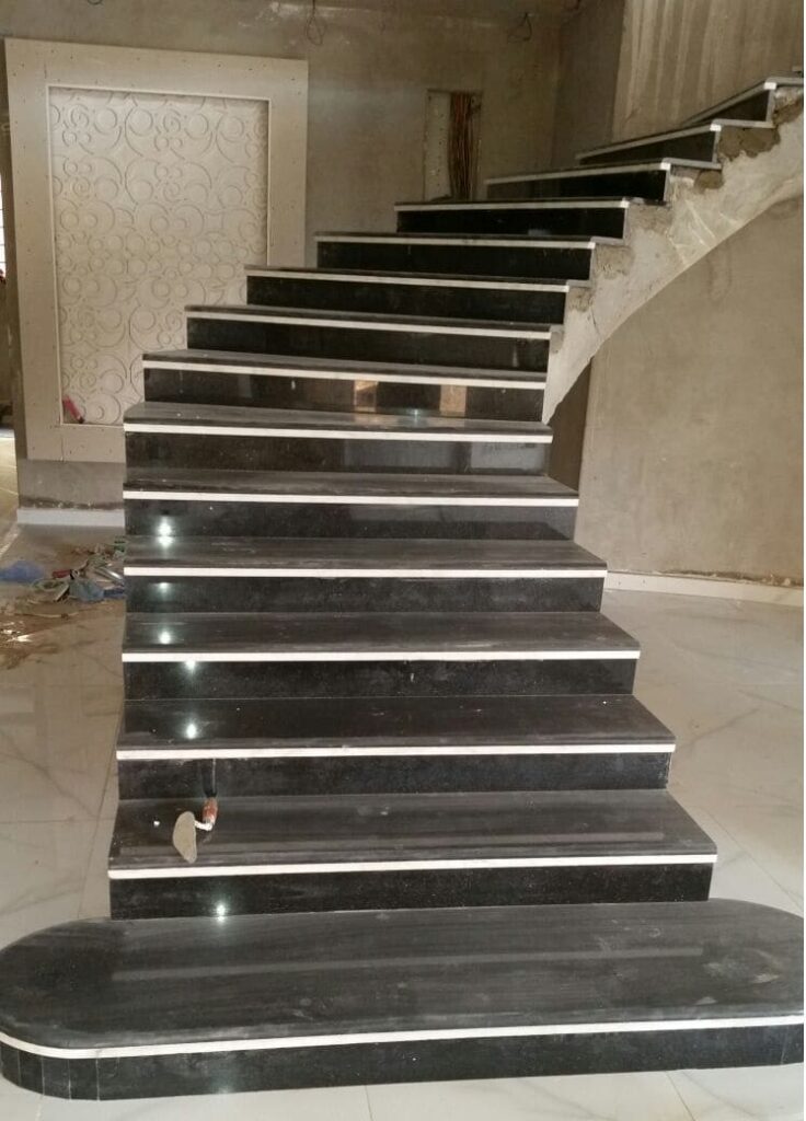 درج دوران رخام أسود طبيعي