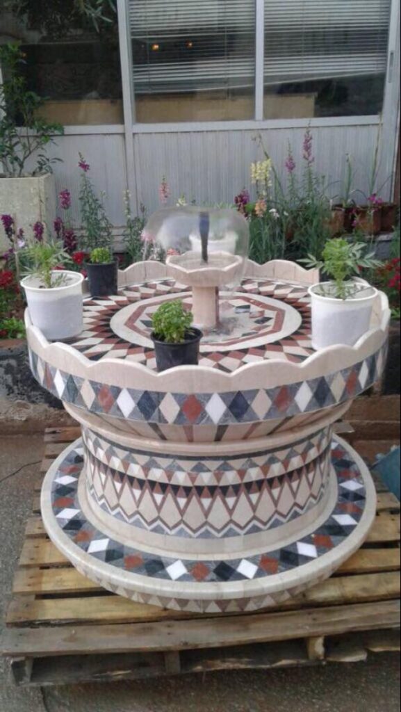 نافورة من الطراز الدمشقي القديم