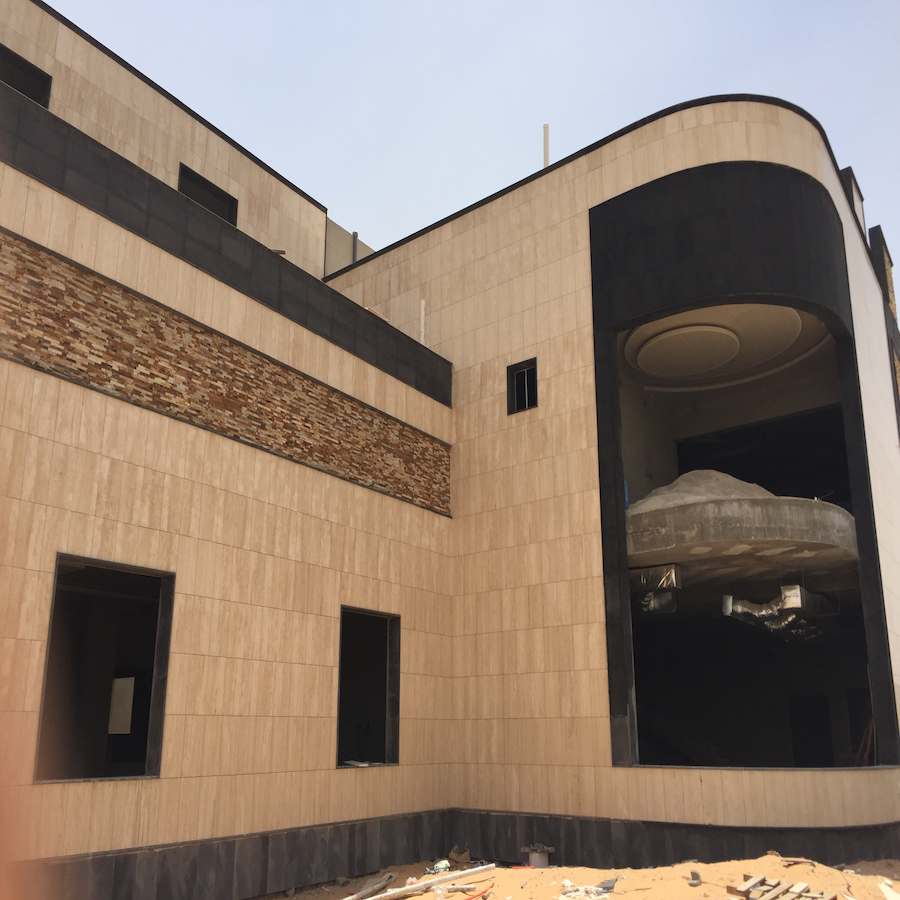 واجهة رخام ترفنتينو تركي مع لمسات من الحجر البازلتي المجلي وحجر الديكور